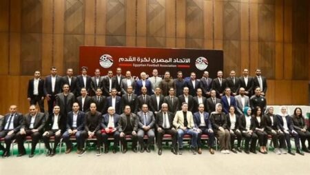 أبوريدة يسلم الشارة الدولية للحكام أبوريدة يسلم الشارة الدولية للحكام