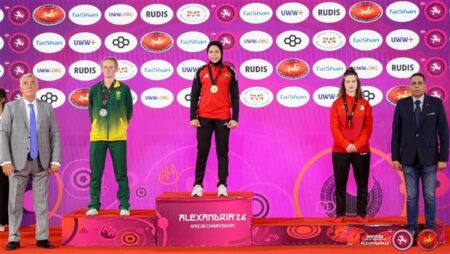 منتخب المصارعة النسائية تحت 20 سنة يحصد 5 ميداليات بالبطولة الأفريقية