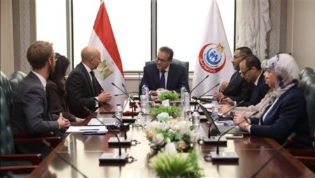وزير الصحة يبحث مع إحدى الشركات الخاصة تعزيز التعاون في الصحة الجلدية وزير الصحة يبحث مع إحدى الشركات الخاصة تعزيز التعاون في الصحة الجلدية