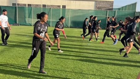المنتخب الوطني للكرة النسائية يواصل استعداداته لوديته الثانية في السعودية