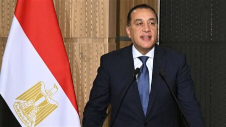 مدبولي: سنشهد خلال أيام افتتاح عدد من المشروعات الصناعية الكبرى بالمنطقة الاقتصادية لقناة السويس