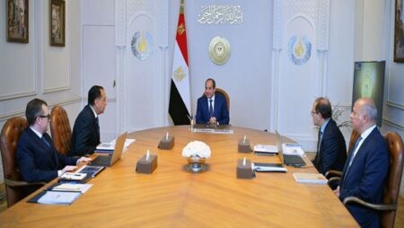 توجيهات السيسي للحكومة اليوم: ضرورة تحسين الوضع الاقتصادي وزيادة مشاركة القطاع الخاص..تنويع مصادر تمويل التنمية ومشروعات البنية الأساسية.. ودعم جهود العمل المناخي والتحول نحو الاقتصاد الأخضر توجيهات السيسي للحكومة اليوم: ضرورة تحسين الوضع الاقتصادي وزيادة مشاركة القطاع الخاص..تنويع مصادر تمويل التنمية ومشروعات البنية الأساسية.. ودعم جهود العمل المناخي والتحول نحو الاقتصاد الأخضر