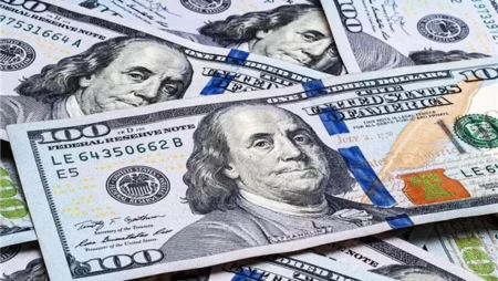تراجع سعر الدولار مقابل الجنيه في البنوك المصرية خلال تعاملات الثلاثاء