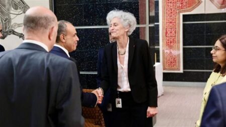 وزير الخارجية يلتقى مع نائب رئيس البنك الدولي للبنية التحتية