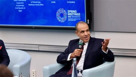 وزير الخارجية يشارك في جلسة ينظمها البنك الدولي حول التكنولوجيا والذكاء الاصطناعي
