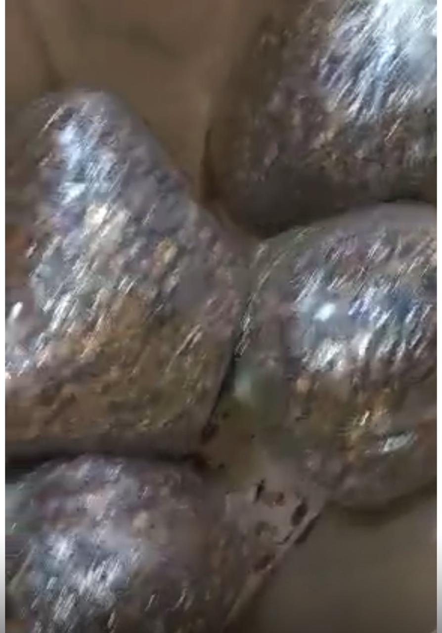 جمارك مطار القاهرة تضبط راكبًا بحوزته 3.5 كجم من مخدر القات
