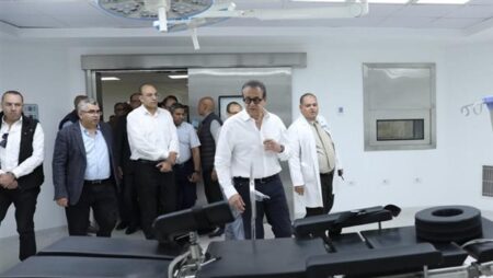وزير الصحة يتفقد المبنى الجديد لمستشفى الأمراض الصدرية بالعباسية ويشيد بالإنجاز