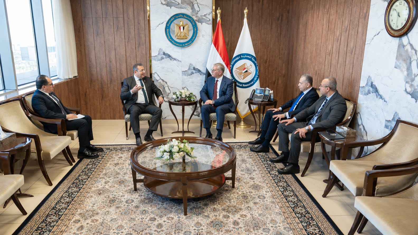 وزير البترول يبحث مع رئيس اللجنة الاقتصادية بالنواب تأمين إمدادات الغاز والوقود