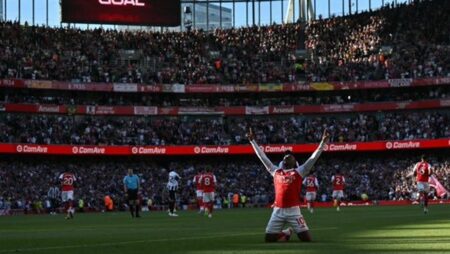 أرسنال يتمسك بحلم الدوري بانتصاره على نيوكاسل بهدف نظيف