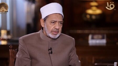 شيخ الأزهر يهنِّئ البابا تواضروس والإخوة المسيحيين بعيد القيامة المجيد