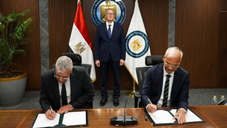 وزير البترول يشهد توقيع عقد توريد خام الفوسفات للمجمع الصناعي الجديد بالمنطقة الاقتصادية لقناة السويس
