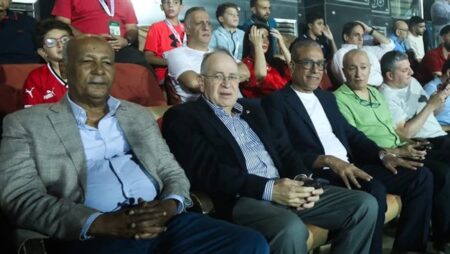مصطفي عزام وحلمي مشهور يتواجدان في مقصورة مباراة مصر وروسيا مصطفي عزام وحلمي مشهور يتواجدان في مقصورة مباراة مصر وروسيا