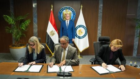 وزير البترول يشهد توقيع اتفاقية جديدة للتوسع في البحث والإنتاج بمنطقة بدرالدين بالصحراء الغربية