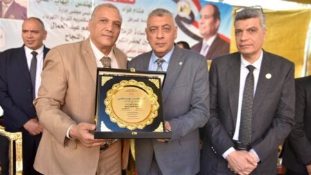 الإسكندرية لتوزيع الكهرباء تحتفي بالعامل المثالي في عيد العمال 2026