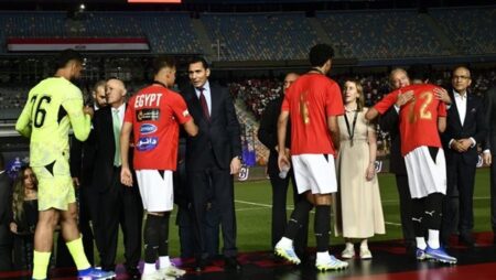وزير الرياضة يشهد تتويج منتخب مصر بكأس العاصمة بعد الفوز على روسيا