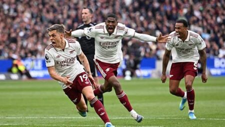 أرسنال ينتصر على بيرنلي في الجولة قبل الأخيرة من الدوري الإنجليزي