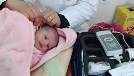 «الصحة»: فحص 9.7 مليون طفل ضمن مبادرة الكشف المبكر عن فقدان السمع «الصحة»: فحص 9.7 مليون طفل ضمن مبادرة الكشف المبكر عن فقدان السمع