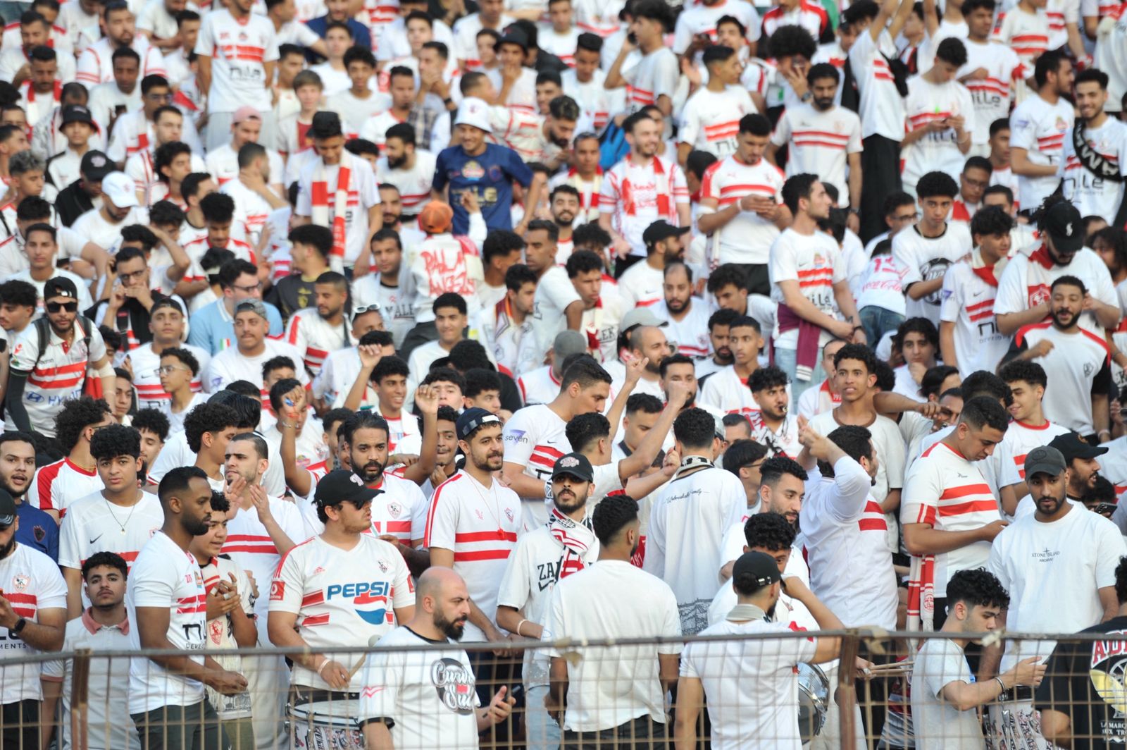 بالصور.. الأهلي يتمسك بحلم الدوري بثلاثية نظيفة في القمة أمام الزمالك