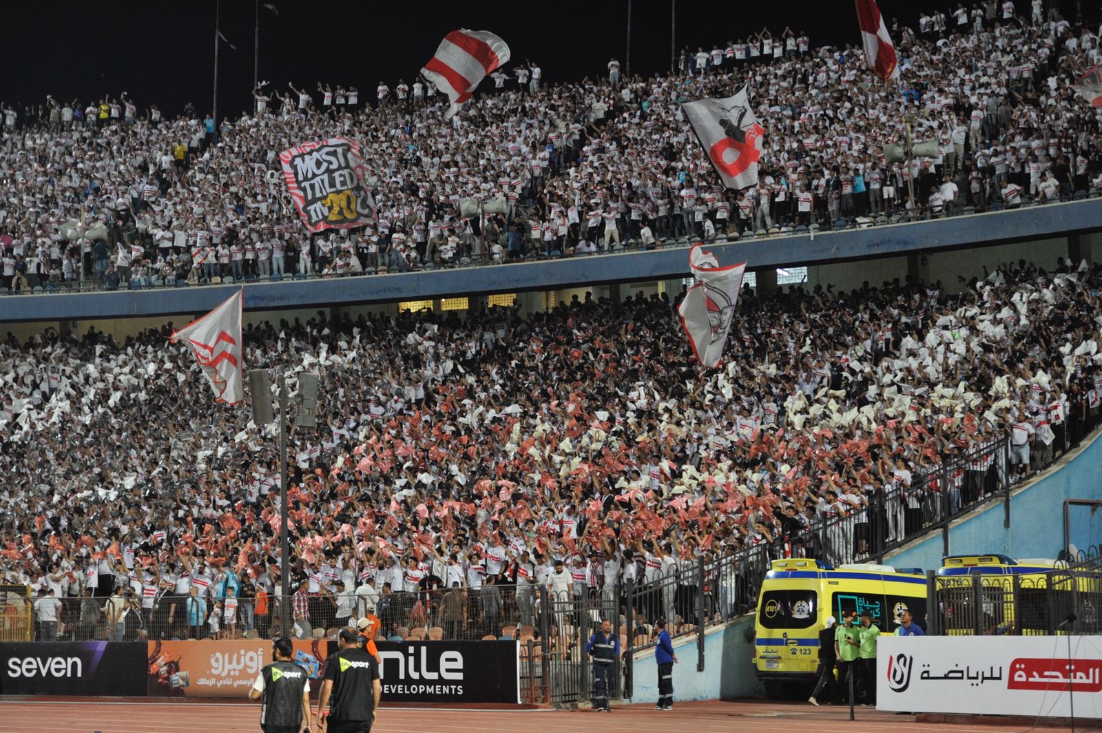 بالصور.. الأهلي يتمسك بحلم الدوري بثلاثية نظيفة في القمة أمام الزمالك