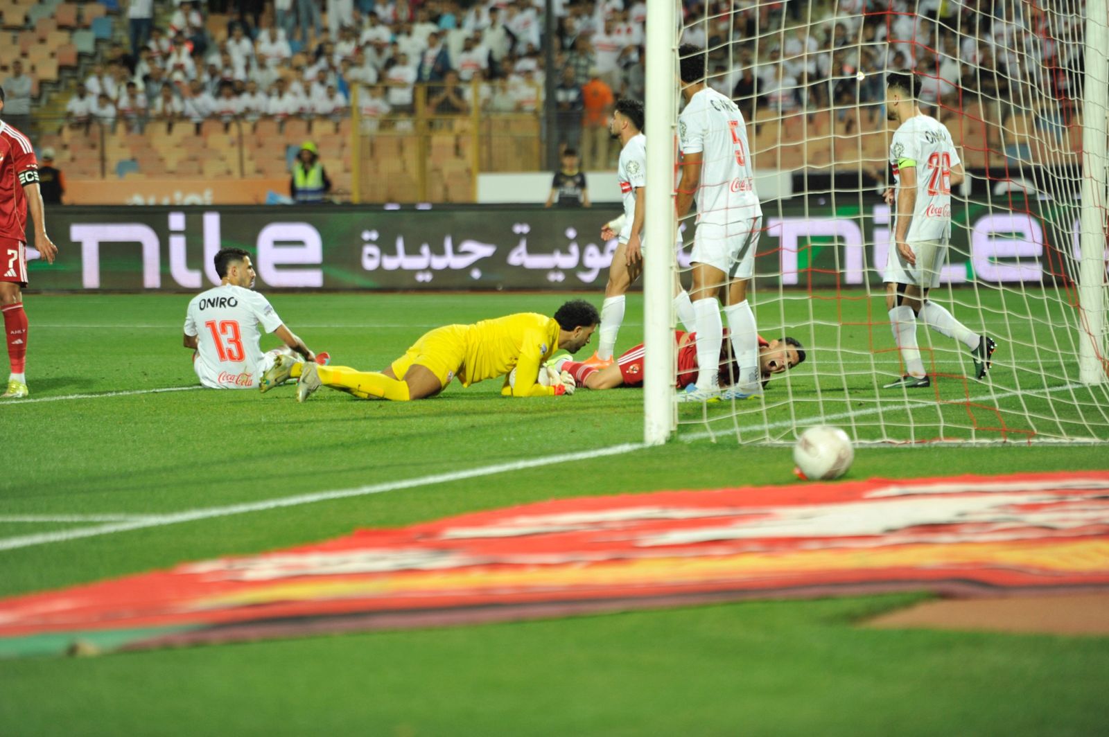 بالصور.. الأهلي يتمسك بحلم الدوري بثلاثية نظيفة في القمة أمام الزمالك