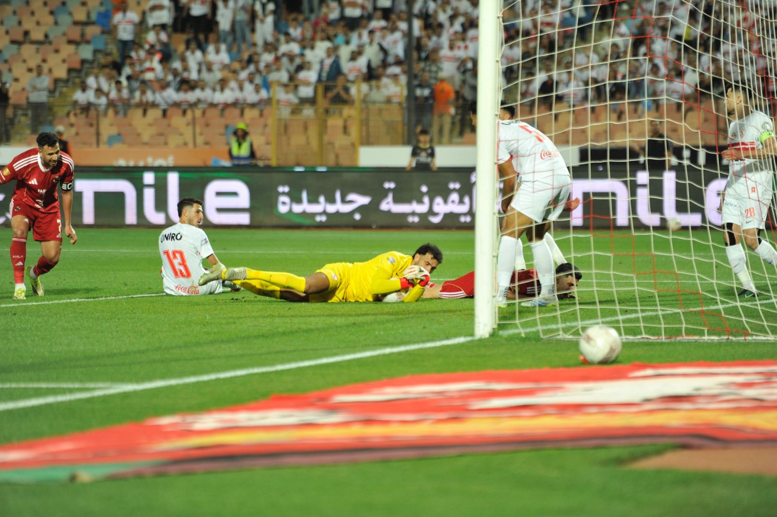 بالصور.. الأهلي يتمسك بحلم الدوري بثلاثية نظيفة في القمة أمام الزمالك