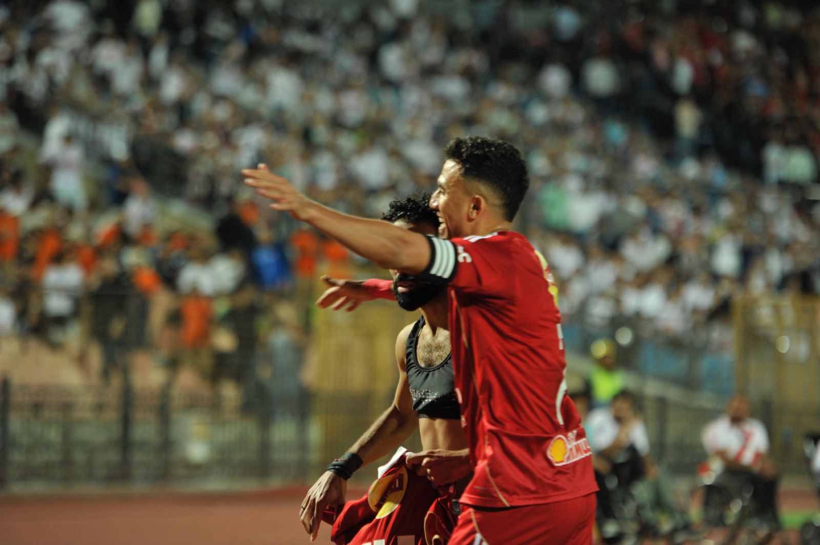 بالصور.. الأهلي يتمسك بحلم الدوري بثلاثية نظيفة في القمة أمام الزمالك