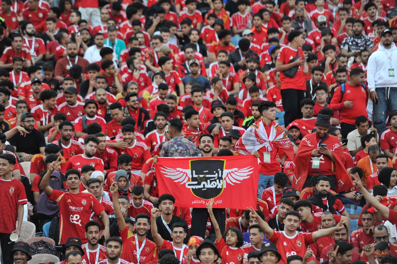 بالصور.. الأهلي يتمسك بحلم الدوري بثلاثية نظيفة في القمة أمام الزمالك