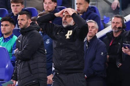 جوارديولا يرفع الراية البيضاء ويتهرب من انتقاد التحكيم بعد التعادل مع إيفرتون جوارديولا يرفع الراية البيضاء ويتهرب من انتقاد التحكيم بعد التعادل مع إيفرتون