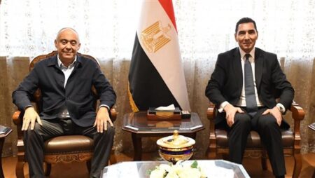 وزير الشباب يلتقي رئيس الشركة المتحدة للرياضة لبحث التعاون المشترك
