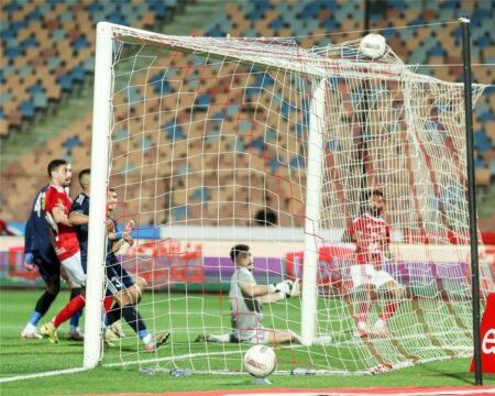 فيديو | الأهلي يفوز على إنبي بثلاثية ويحافظ على فرصه في التتويج بـ الدوري
