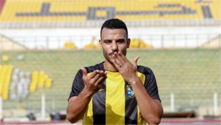 فيديو | 100 يورو جائزة خاصة لـ شكري نجيب بعد فوز المقاولون العرب على الجونة