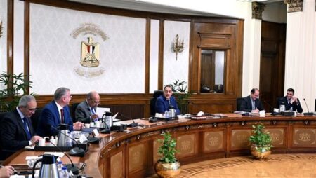 استعراض مقترح إطلاق مبادرة للتوسع فى استخدام مصادر الطاقة الجديدة والمتجددة بالمصانع