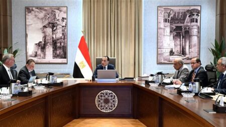 رئيس الوزراء يتابع خطة تدبير الاحتياجات المالية اللازمة لتوفير المزيد من احتياطيات الوقود قبل حلول موسم الصيف