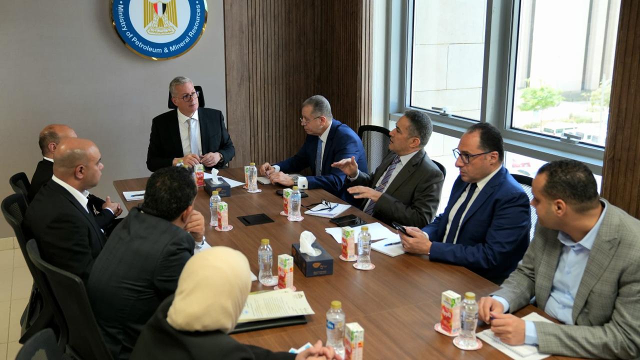 وزير البترول يناقش مع نواب البرلمان مطالب المواطنين ويستعرض خطة توصيل الغاز بالصعيد والوجه البحري