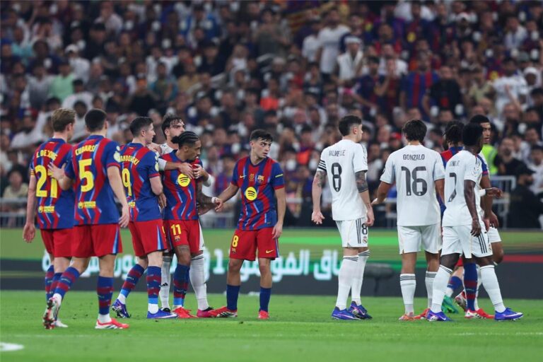 براتب 90 مليون يورو.. لاعب برشلونة يقترب من الانتقال إلى الهلال السعودي براتب 90 مليون يورو.. لاعب برشلونة يقترب من الانتقال إلى الهلال السعودي