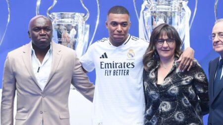 فيديو | رد فعل مثير للجدل من والدة مبابي بعد إطلاق جماهير ريال مدريد صيحات استهجان ضده فيديو | رد فعل مثير للجدل من والدة مبابي بعد إطلاق جماهير ريال مدريد صيحات استهجان ضده