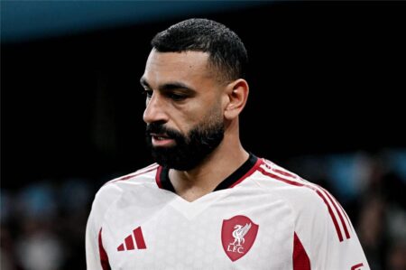 شبكة إنجليزية: ما حدث لـ محمد صلاح في مباراة ليفربول وأستون فيلا أمر مؤسف