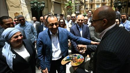 رئيس الوزراء يشهد تدشين مبادرة "شارع الفن" بمنطقة مثلث البورصة وشارع الشريفين.. صور