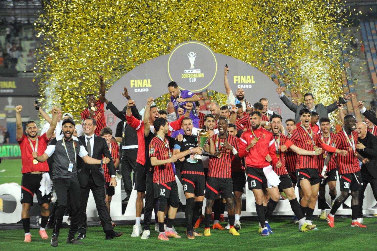 بالصور| بعد التتويج بالكونفدرالية.. احتفالات جنونية للاعبي اتحاد العاصمة
