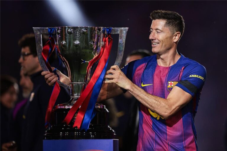 من الدوري الإنجليزي.. برشلونة يجتمع مع خليفة ليفاندوفسكي من الدوري الإنجليزي.. برشلونة يجتمع مع خليفة ليفاندوفسكي