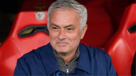مورينيو يحدد أولى أزمات ريال مدريد.. وحقيقة التعاقد مع هالاند الصيف المقبل مورينيو يحدد أولى أزمات ريال مدريد.. وحقيقة التعاقد مع هالاند الصيف المقبل