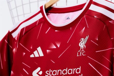 بدون محمد صلاح.. ليفربول يعلن قميصه الجديد لموسم 20262027 بدون محمد صلاح.. ليفربول يعلن قميصه الجديد لموسم 20262027