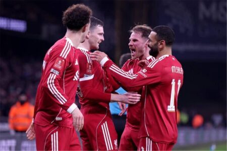 ترشح رباعي ليفربول لـ جائزة جديدة.. وموقف محمد صلاح
