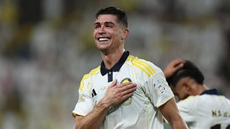 ليست دموع الخيبة هذه المرة.. رونالدو يبكي فرحًا بعد حسم الدوري