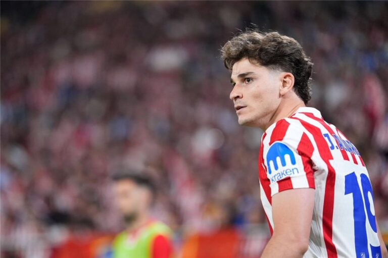 سيميوني يزيد التكهنات بشأن مستقبل ألفاريز مع أتلتيكو مدريد سيميوني يزيد التكهنات بشأن مستقبل ألفاريز مع أتلتيكو مدريد