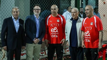 هيثم حسن ينضم لمعسكر المنتخب استعدادًا لودية روسيا.. وسفير كندا يزور المران