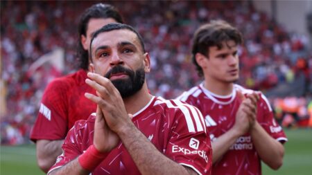 فيديو | أطفال ليفربول يودعون محمد صلاح بطريقتهم الخاصة بعد مغادرة الأنفيلد