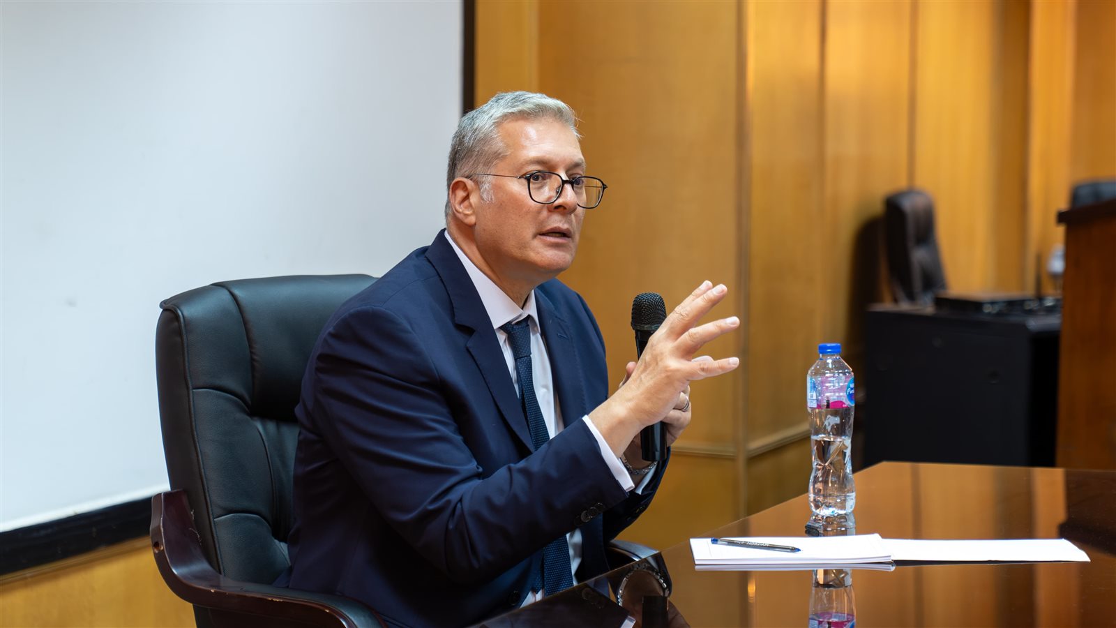 وزير البترول يبحث مع الكوادر الشابة سبل تحسين مكانة مصر في مؤشرات الاستثمار التعديني العالمية
