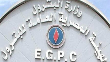 جولة مفاجئة لرئيس هيئة البترول على محطات الوقود ومستودعات مسطرد استعدادًا لعيد الأضحى