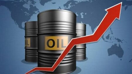 بعد تجدد المناوشات بين إيران وأمريكا.. أسعار النفط تقفز 3% وخام برنت يتجاوز 97 دولارًا بعد تجدد المناوشات بين إيران وأمريكا.. أسعار النفط تقفز 3% وخام برنت يتجاوز 97 دولارًا